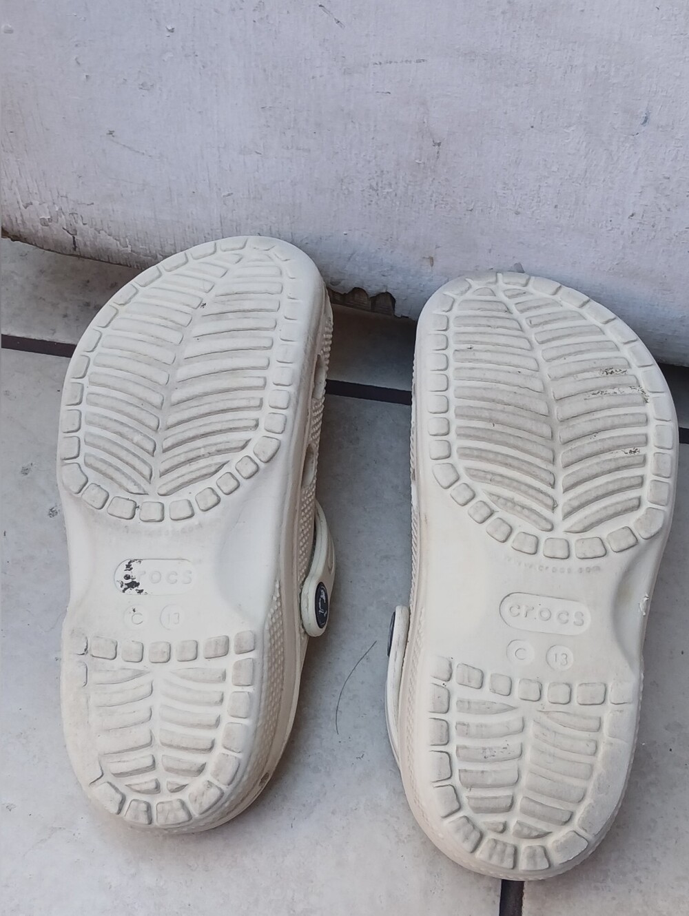 Crocs Kids Off White Classic Clogs | Sz C 13 - Picture 3 of 8